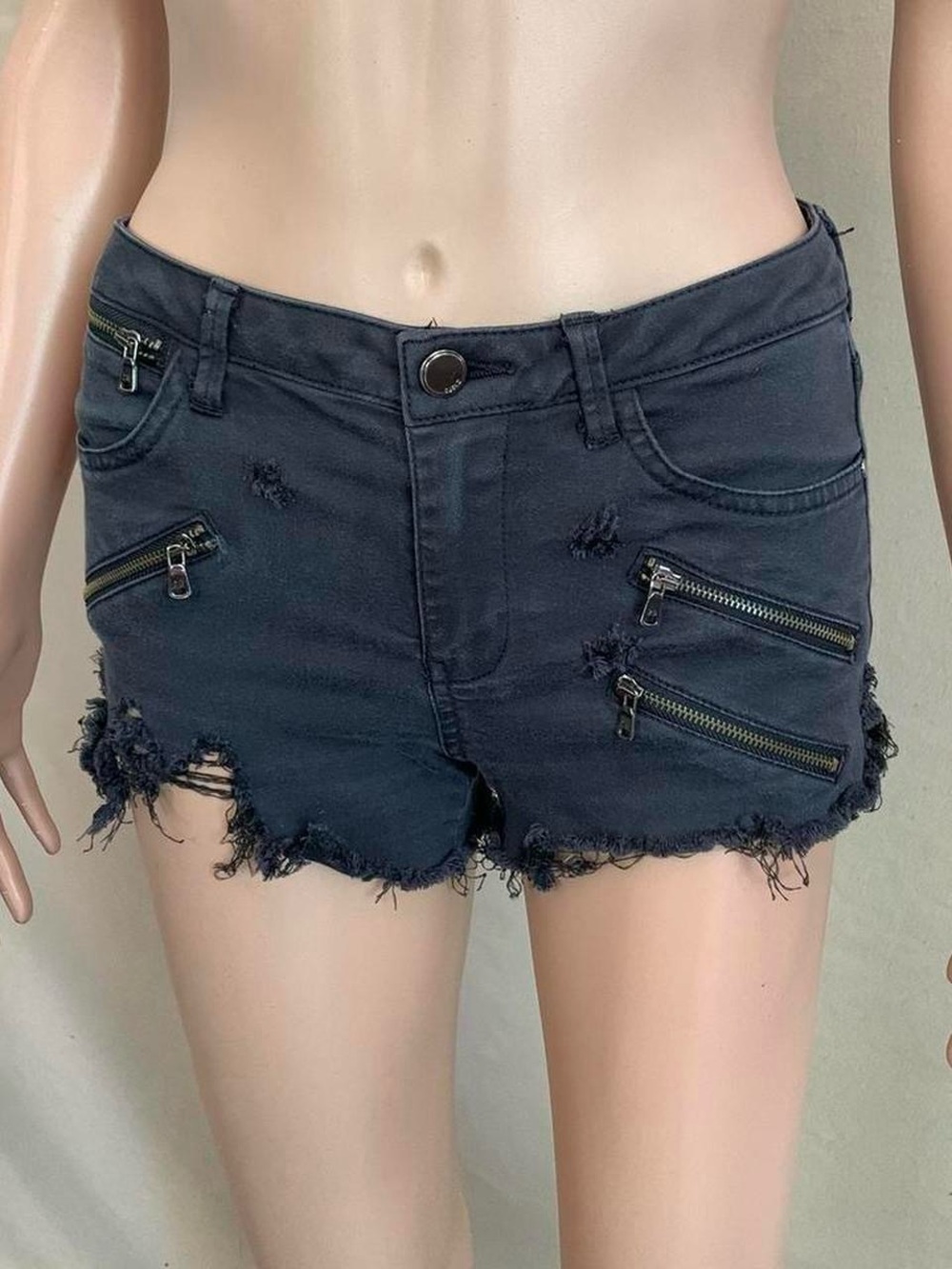 Zara Reworked Cutoff Shorts - Picture 3 of 7